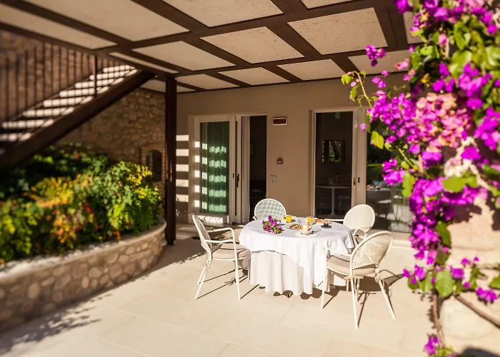 Quercia Belvedere Relais Фермерский дом Бардолино